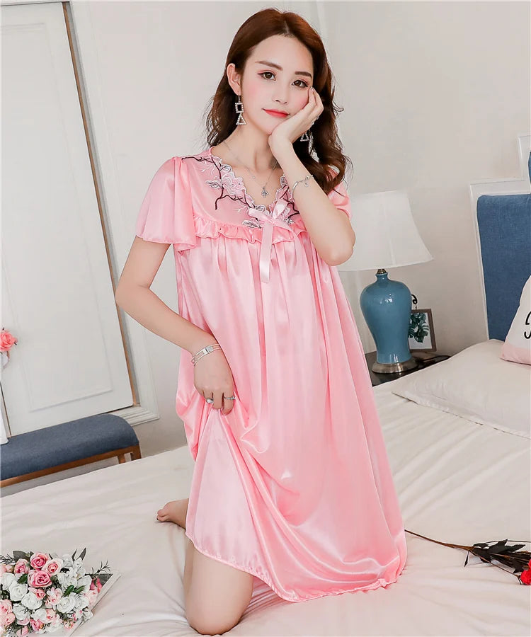 Applique Short Sleeve Nightgown