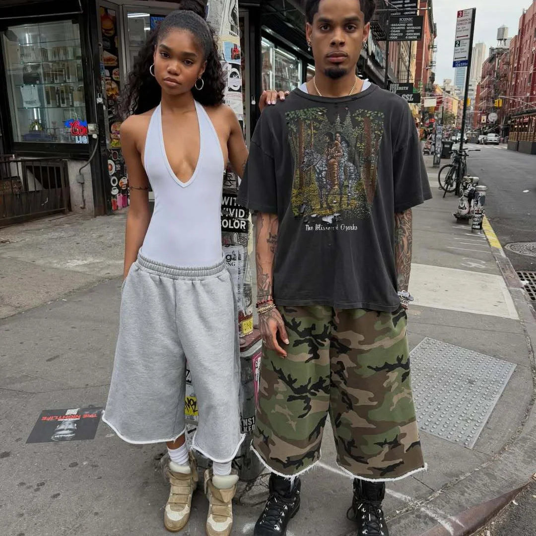 Unisex Camo Print Capri Cargo Shorts, Elastic Drawstring Waist Raw Edge Pocket Wide Leg Cropped Pants Hip Hop Streetwear