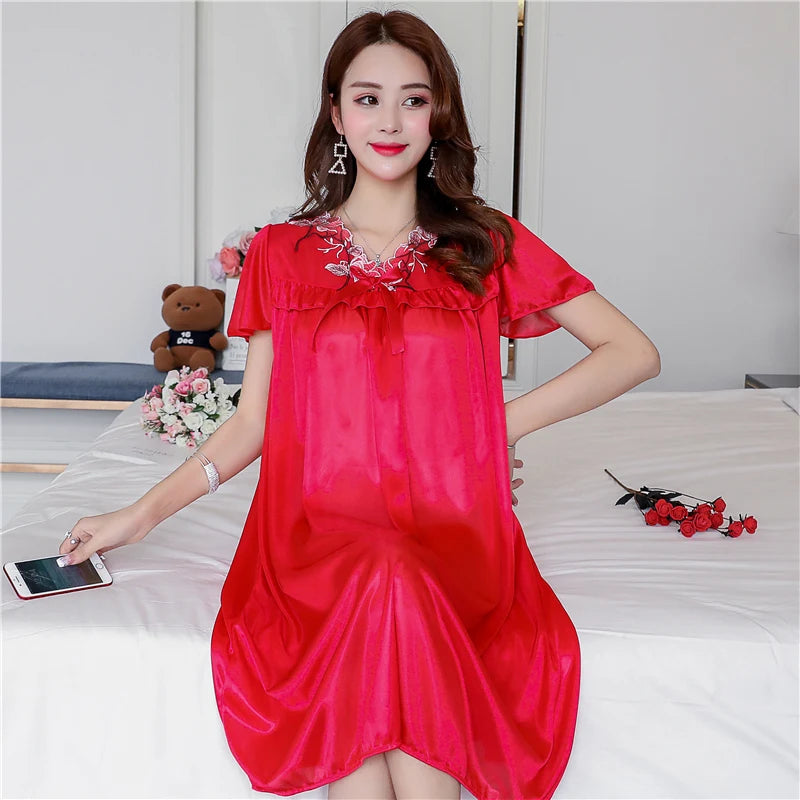 Applique Short Sleeve Nightgown