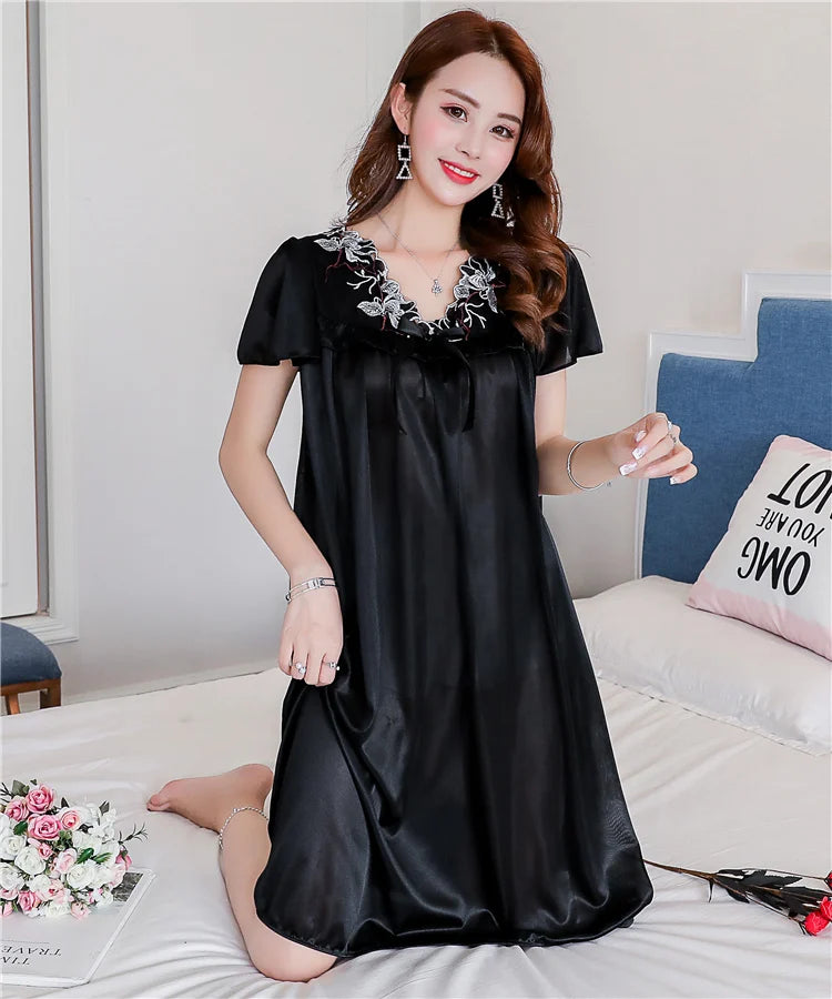 Applique Short Sleeve Nightgown