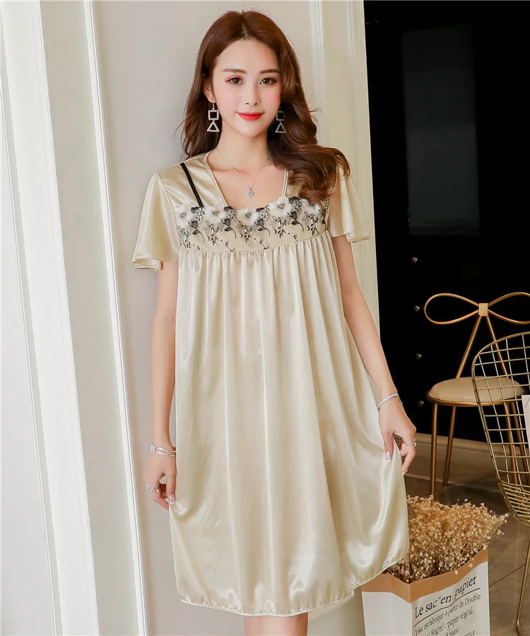 Applique Short Sleeve Nightgown