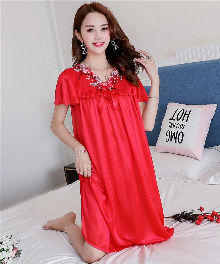 Applique Short Sleeve Nightgown
