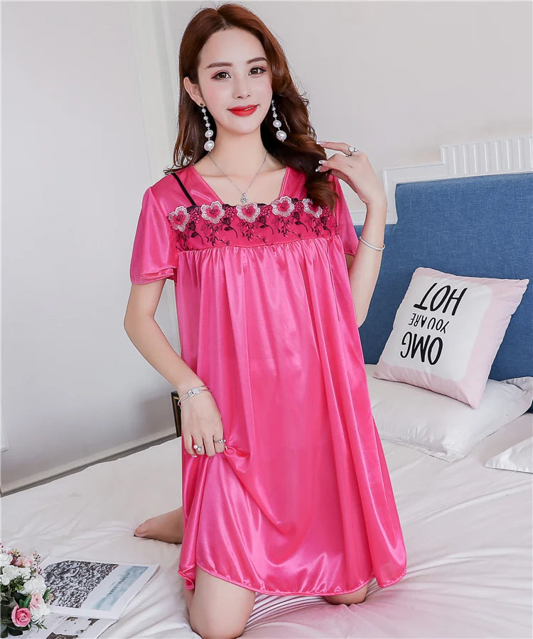 Applique Short Sleeve Nightgown